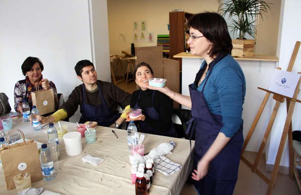 Momento del taller de jabones